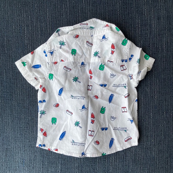 Tommy Hilfiger button down 6-9m - Picture 3 of 3